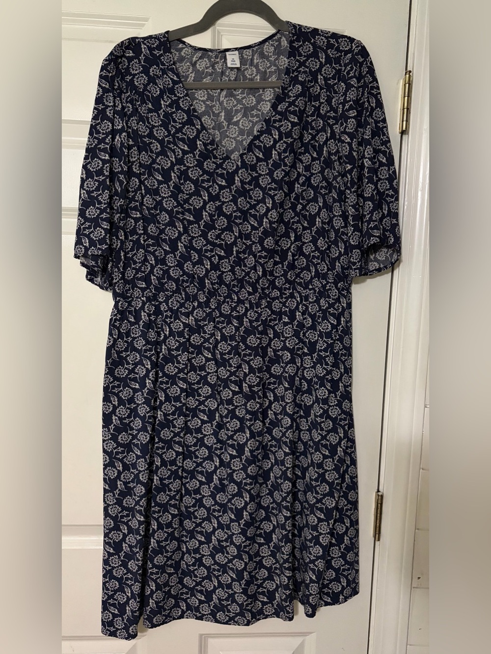 Old Navy Women's Navy Floral V‑Neck Dress size 1x